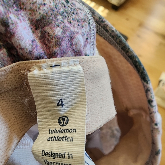 Lululemon racer back tank top size 4 - Picture 4 of 4